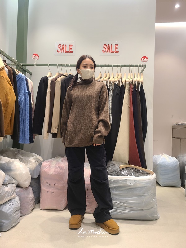 (限量商品)高領坑條上衣